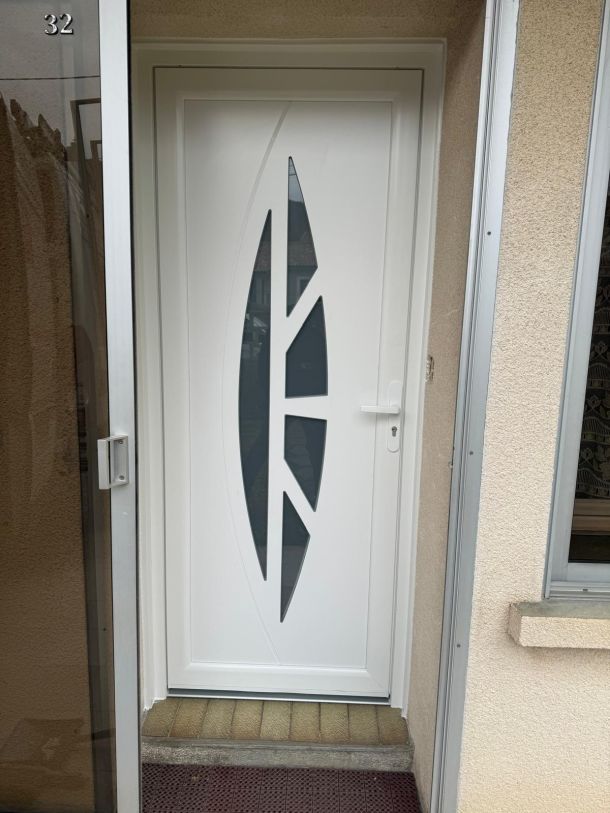 porte d'entrée ajourée en pvc sur mesure Lavelanet