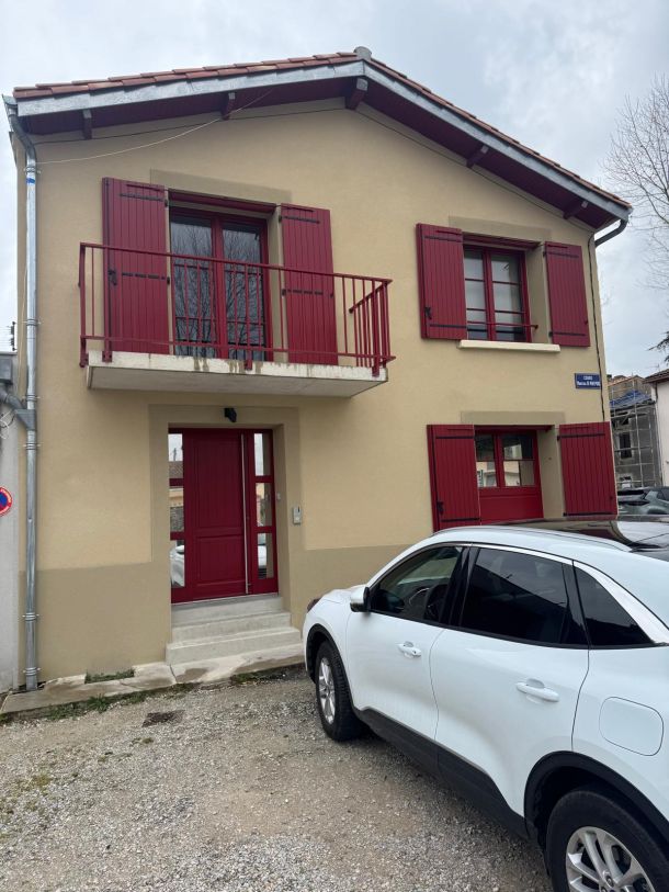 Menuiserie locale pour volets battants sur mesure à Lavelanet