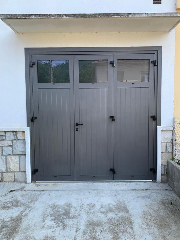 Porte de garage enroulable design moderne à Lavelanet