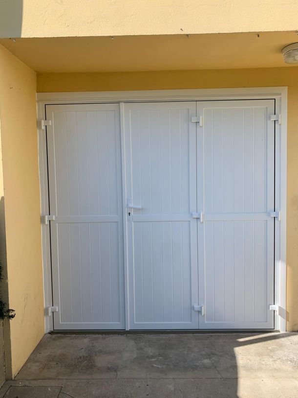 Porte de garage sectionnelle motorisée à Lavelanet