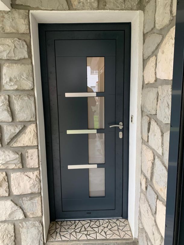 porte d'entrée contemporaine sur mesure à Lavelanet