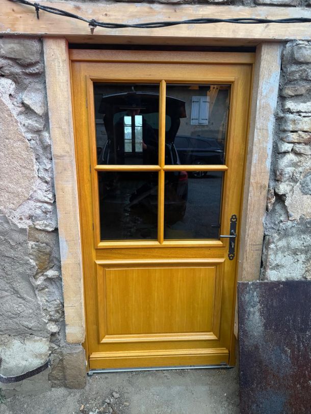 porte d'entrée ajourée en bois sur mesure Lavelanet